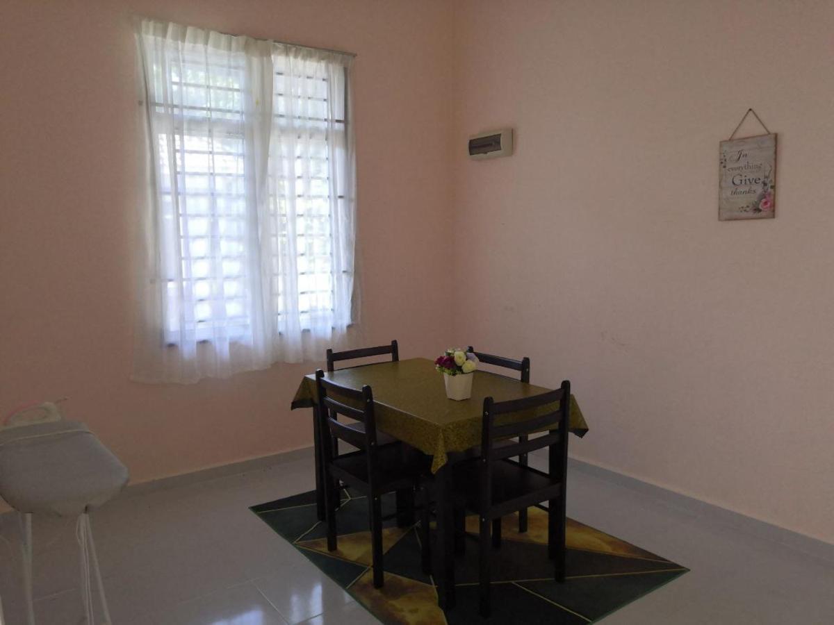 Ummi'S Homestay Besut Kampung Kuala Besut Exterior photo